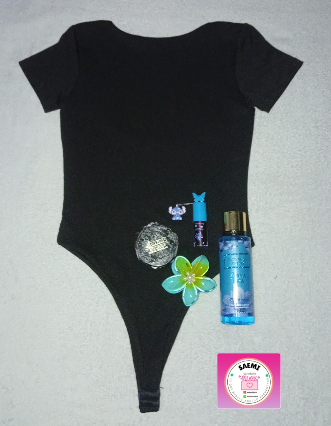 Combo:(body talla unica + splash tapa dorada + pinza hawaiiana + polvo compacto + tinta stich)